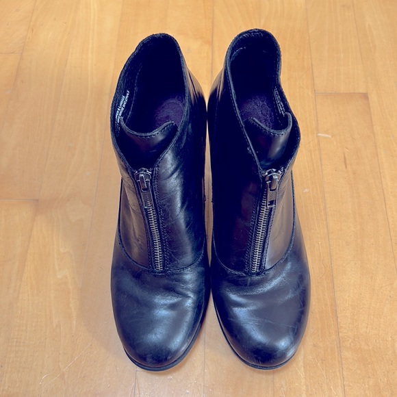 New ! BORN Kenley Leather Boots - Picture 3 of 3